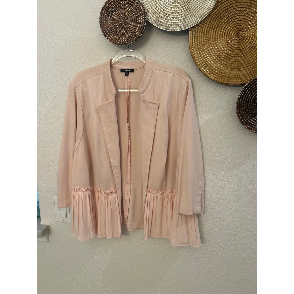 Torrid plus-size blazer peplum hem‎ and pleated pink size 4 XXL